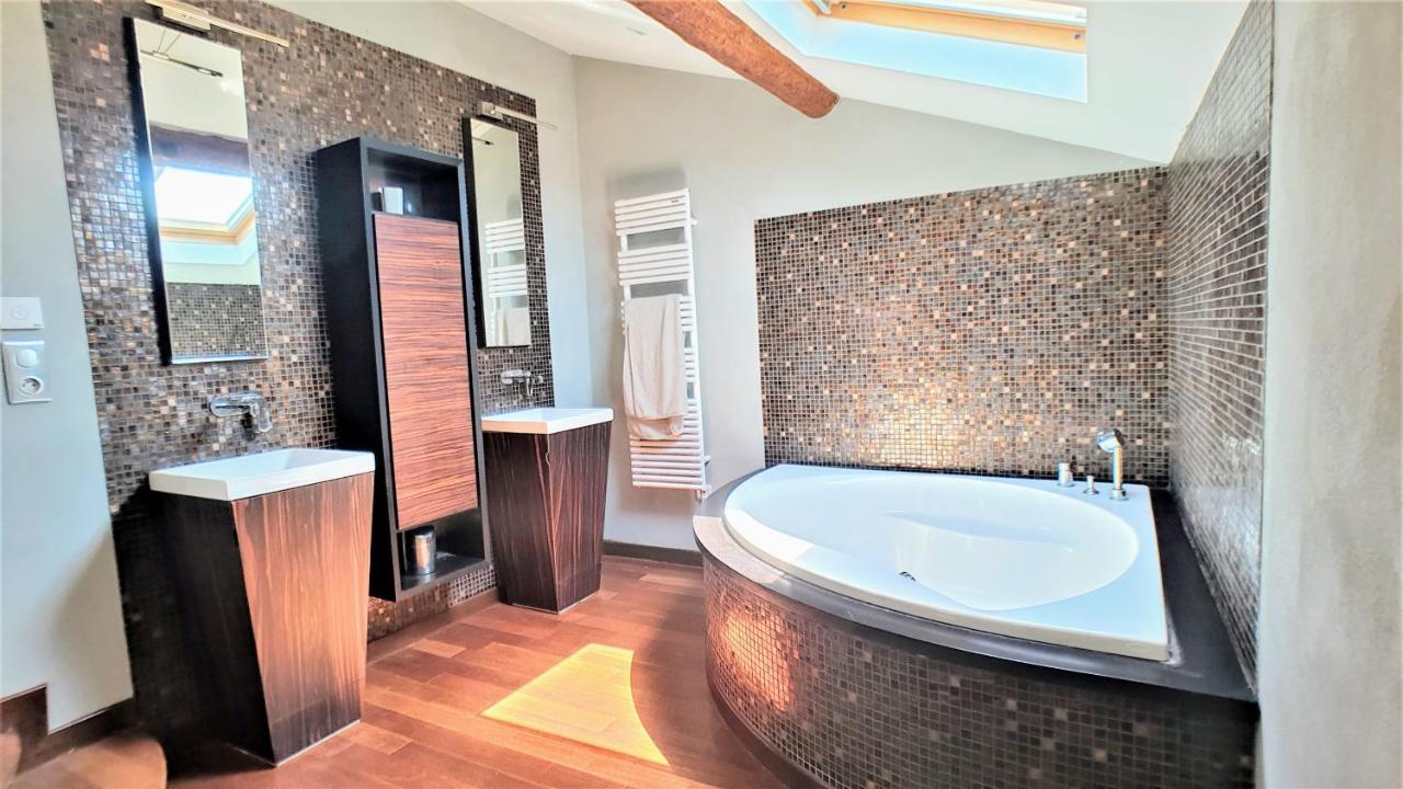 Appart'hôtel Luxe Vieil Antibes 75 m2 avec Parking Extérieur photo