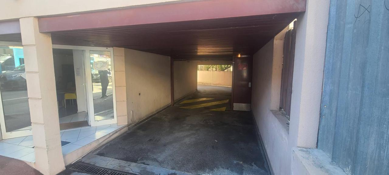 Appart'hôtel Luxe Vieil Antibes 75 m2 avec Parking Extérieur photo